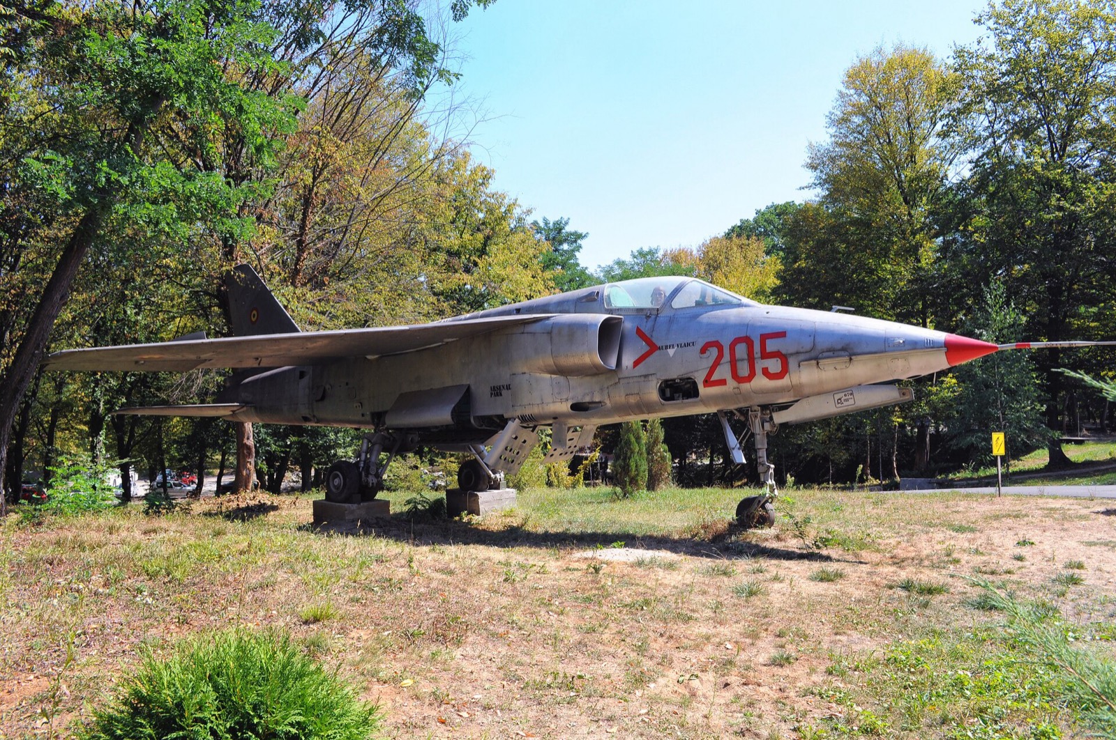 Avionul IAR-93 de la Arsenal Park